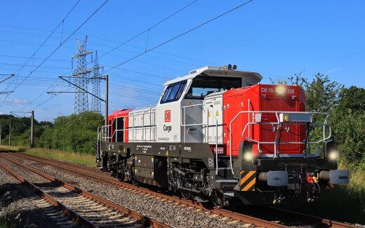 Rivarossi HR2989 - H0 DB Cargo, dieselelektrische Lokomotive Vossloh DE 18, rot/graue Farbgebung, Ep. VI